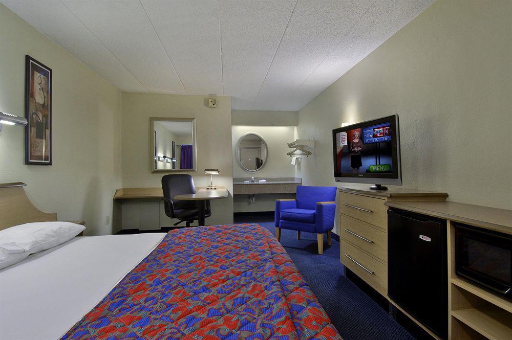 Red Roof Inn Едісон Номер фото